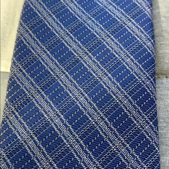 Calvin Klein 100% silk necktie - Picture 2 of 4